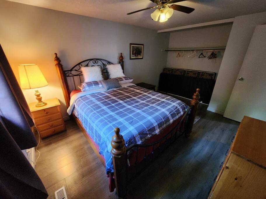 Entire 3 Bedroom House In Elliot Lake Екстериор снимка