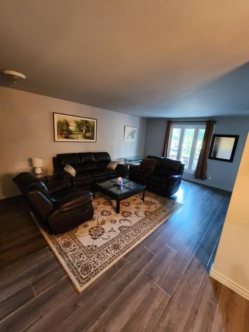 Entire 3 Bedroom House In Elliot Lake Екстериор снимка