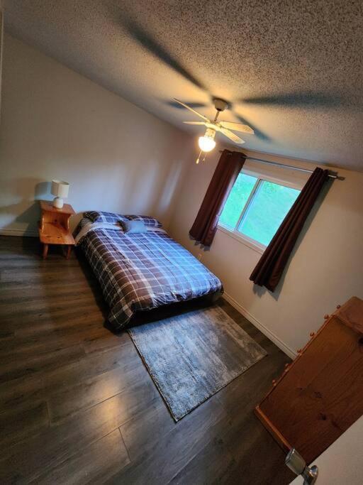 Entire 3 Bedroom House In Elliot Lake Екстериор снимка